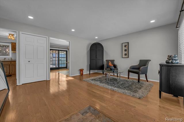 Builiding view seven for 33027 Meadowlark, Farmington, MI. 48336