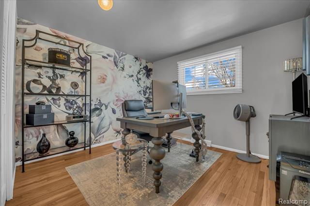 Builiding view seventeen for 33027 Meadowlark, Farmington, MI. 48336