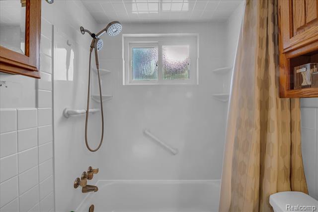 Builiding view twenty one for 33027 Meadowlark, Farmington, MI. 48336