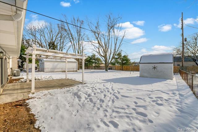 Builiding view twenty three for 33027 Meadowlark, Farmington, MI. 48336