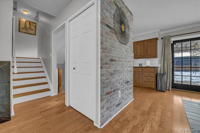 Builiding view twenty two for 33027 Meadowlark, Farmington, MI. 48336