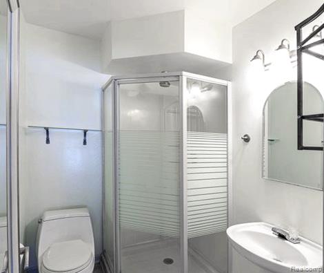 Builiding view eight for 22105 Ridgeway, Saint Clair Shores, MI. 48080