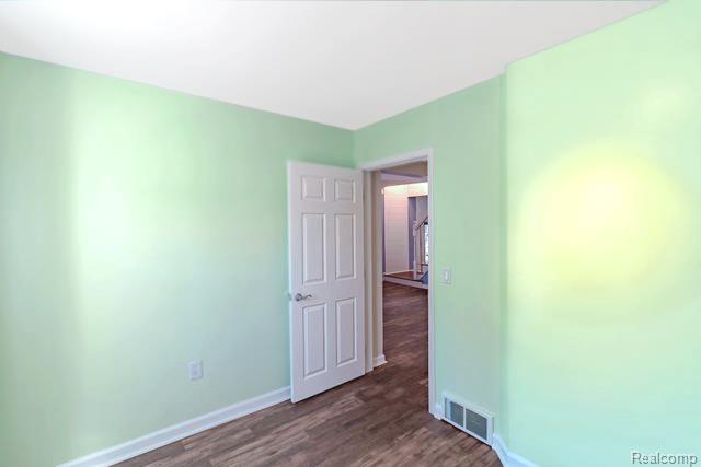 Builiding view fourteen for 22105 Ridgeway, Saint Clair Shores, MI. 48080