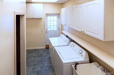 Builiding view seven for 22105 Ridgeway, Saint Clair Shores, MI. 48080