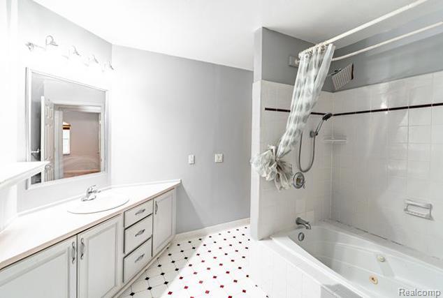 Builiding view seventeen for 22105 Ridgeway, Saint Clair Shores, MI. 48080