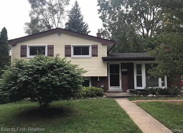 front view for 33155 Meadowlark St, Farmington, Mi. 48336