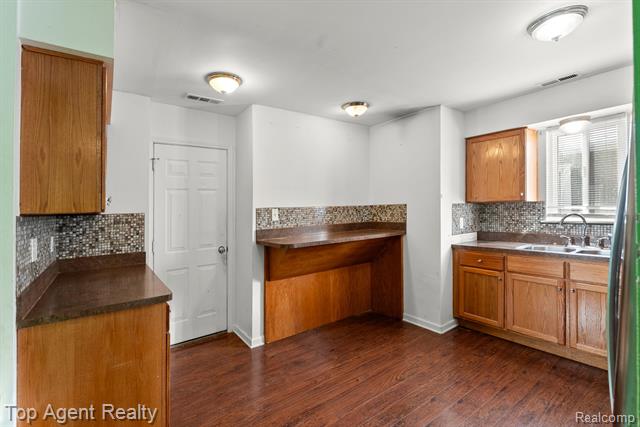 Builiding view eleven for 24297 Dale, Eastpointe, MI. 48021