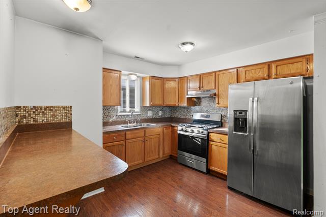 Builiding view nine for 24297 Dale, Eastpointe, MI. 48021