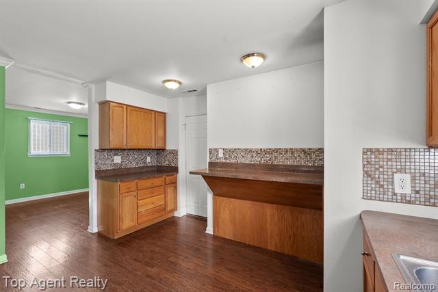 Builiding view thirteen for 24297 Dale, Eastpointe, MI. 48021