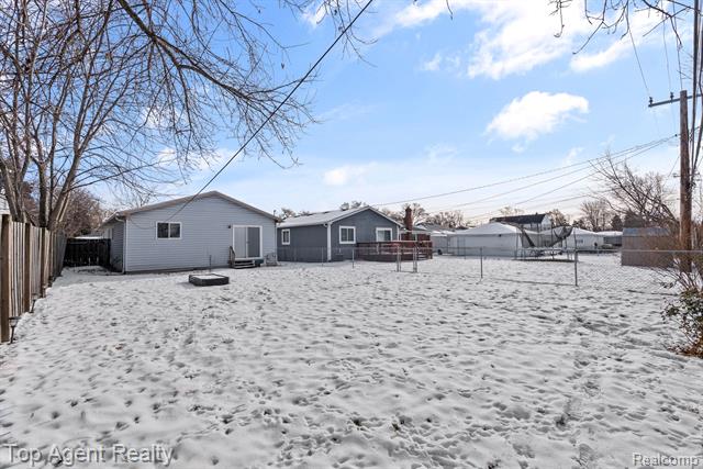 Builiding view twenty five for 24297 Dale, Eastpointe, MI. 48021