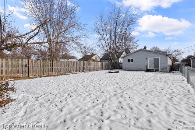 Builiding view twenty four for 24297 Dale, Eastpointe, MI. 48021