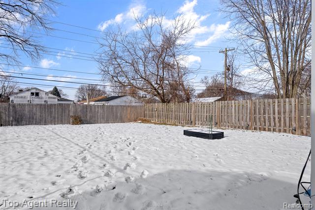 Builiding view twenty six for 24297 Dale, Eastpointe, MI. 48021