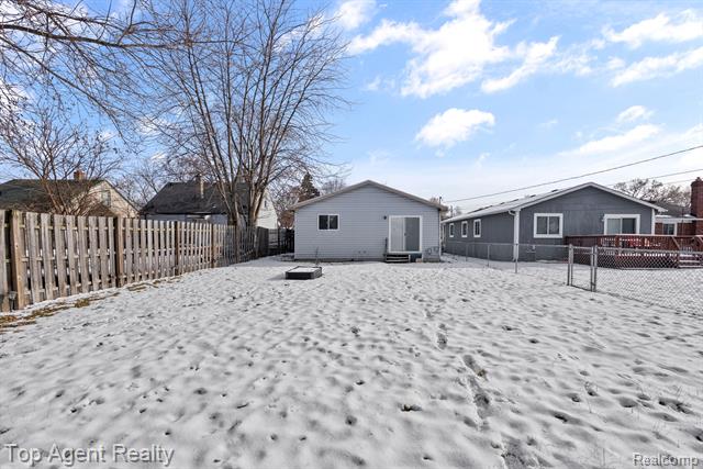 Builiding view twenty three for 24297 Dale, Eastpointe, MI. 48021