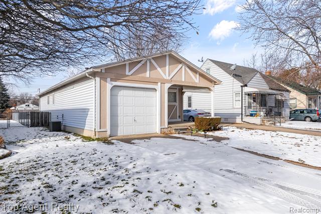 Builiding view two for 24297 Dale, Eastpointe, MI. 48021