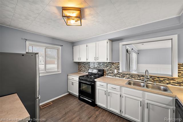 Builiding view fourteen for 11216 Unity, Warren, MI. 48089