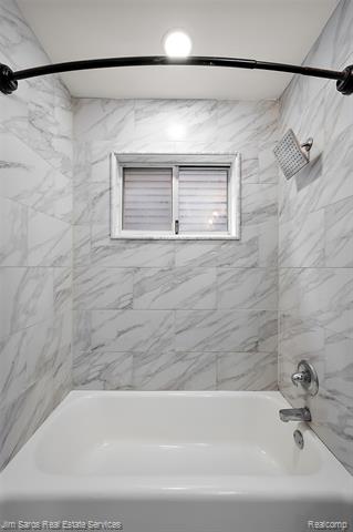 Builiding view thirty three for 11216 Unity, Warren, MI. 48089