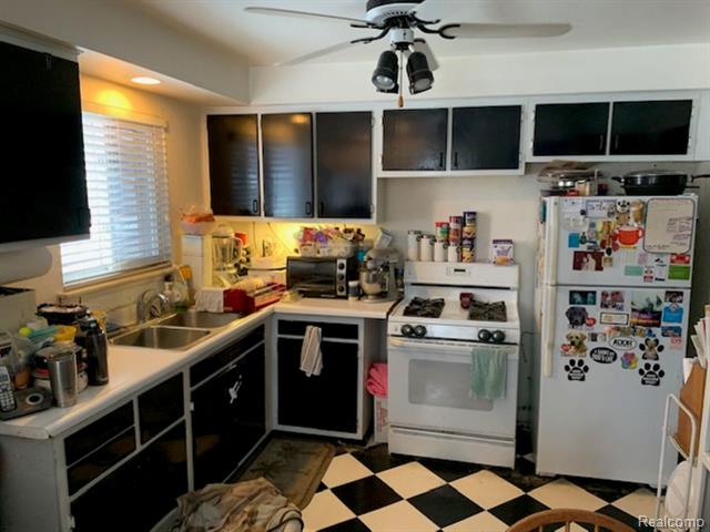 Builiding view seven for 14405 Stephens, Warren, MI. 48089