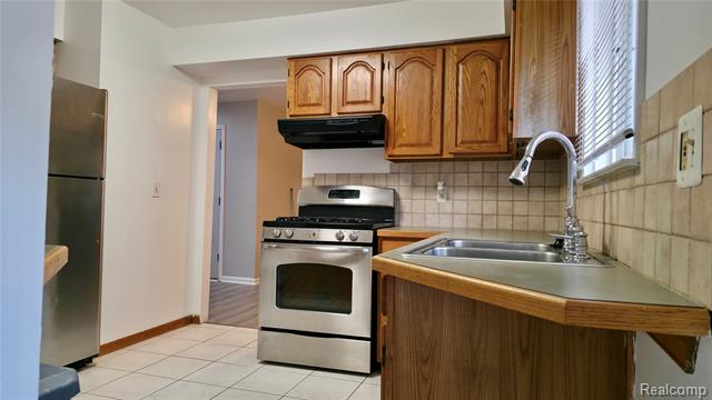 Builiding view four for 16086 Bell, Eastpointe, MI. 48021