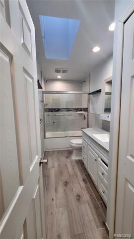 Builiding view ten for 16086 Bell, Eastpointe, MI. 48021