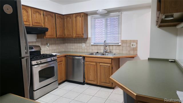 Builiding view three for 16086 Bell, Eastpointe, MI. 48021