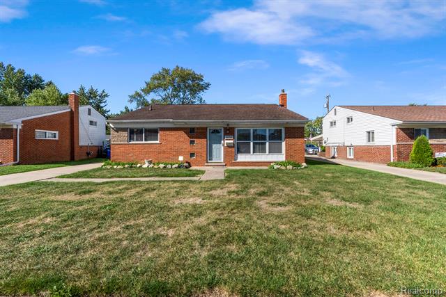 front view for 24749 Panama, Warren, Mi. 48091