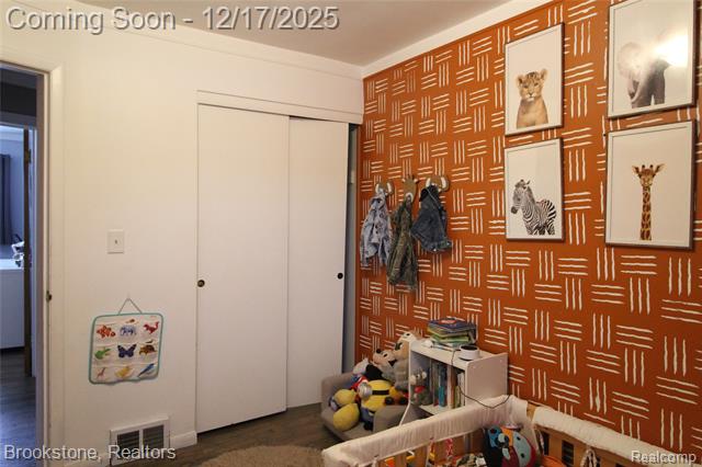 Builiding view eighteen for 24524 Johnston, Eastpointe, MI. 48021