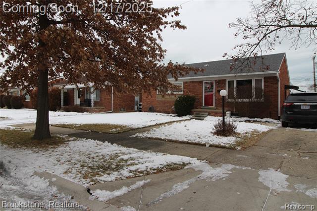 Builiding view one for 24524 Johnston, Eastpointe, MI. 48021