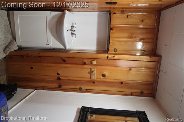 Builiding view twenty six for 24524 Johnston, Eastpointe, MI. 48021