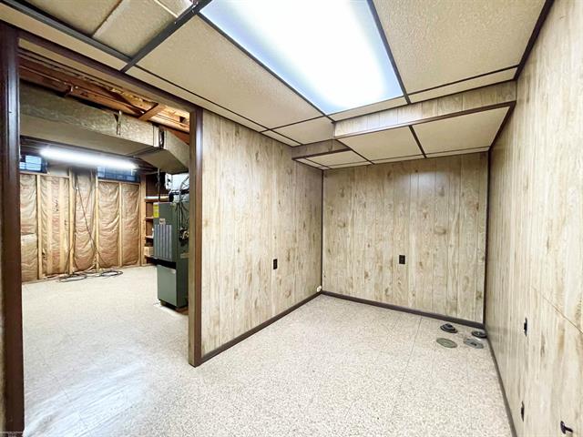 Builiding view eighteen for 24296 Roxana, Eastpointe, MI. 48021