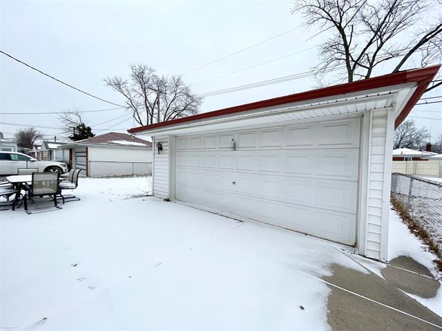 Builiding view nineteen for 24296 Roxana, Eastpointe, MI. 48021