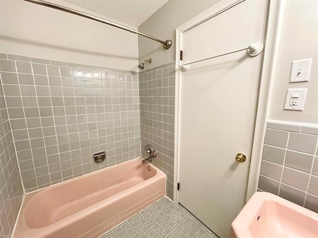 Builiding view twelve for 24296 Roxana, Eastpointe, MI. 48021