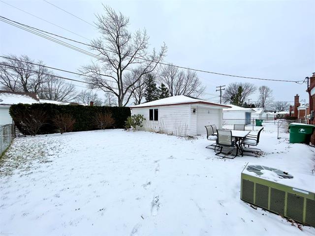 Builiding view twenty for 24296 Roxana, Eastpointe, MI. 48021