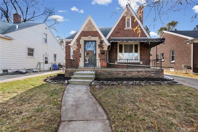 Builiding view one for 8060 Edward, Center Line, MI. 48015