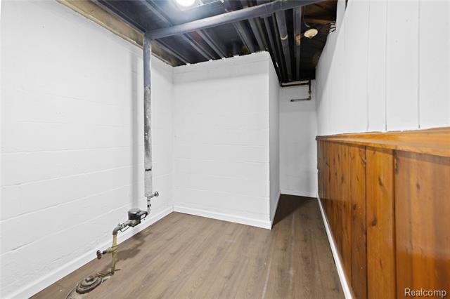 Builiding view twenty five for 8060 Edward, Center Line, MI. 48015