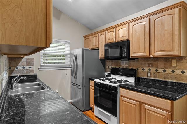 Builiding view eight for 22107 Fresard, Saint Clair Shores, MI. 48080