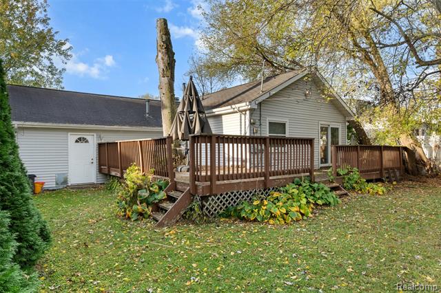 Builiding view eighteen for 22107 Fresard, Saint Clair Shores, MI. 48080