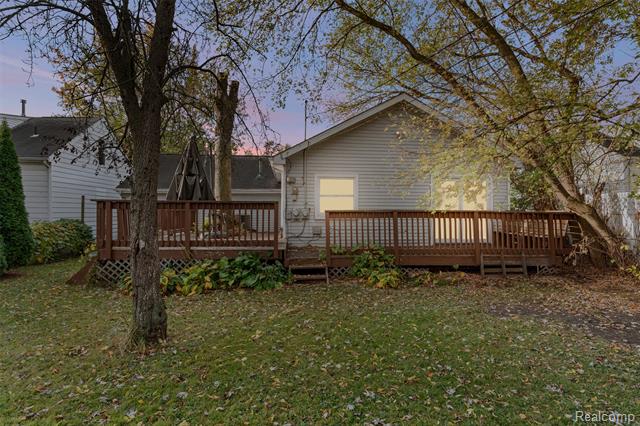 Builiding view nineteen for 22107 Fresard, Saint Clair Shores, MI. 48080