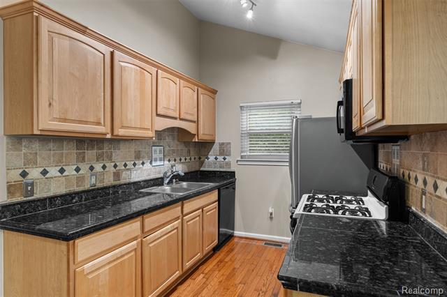 Builiding view seven for 22107 Fresard, Saint Clair Shores, MI. 48080