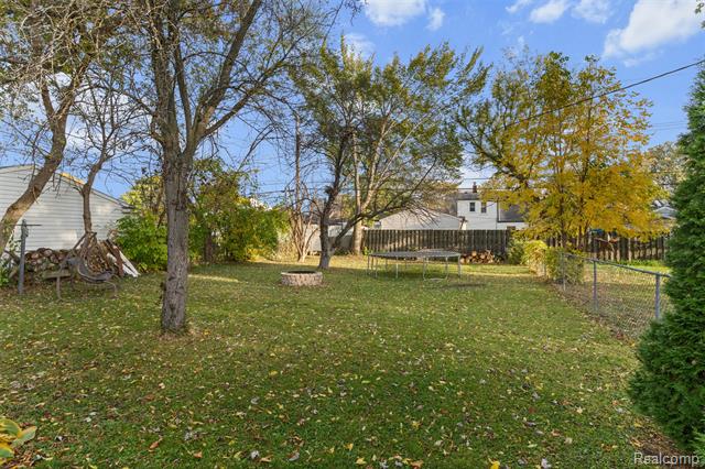 Builiding view twenty two for 22107 Fresard, Saint Clair Shores, MI. 48080