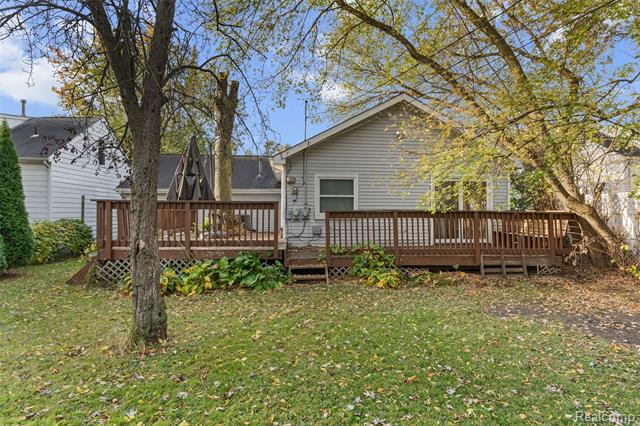 Builiding view twenty for 22107 Fresard, Saint Clair Shores, MI. 48080