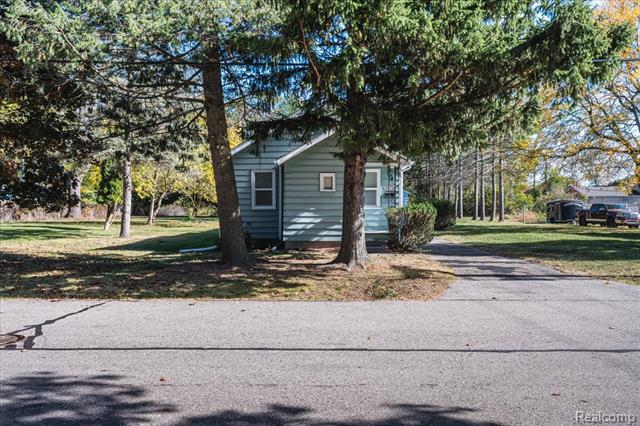 front view for 20756 Van Buren St, Southfield, Mi. 48033