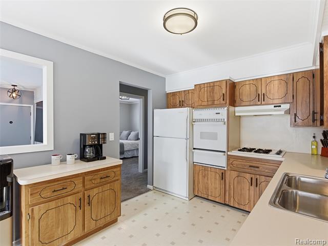 Builiding view eleven for 25300 Loretta, Warren, MI. 48091