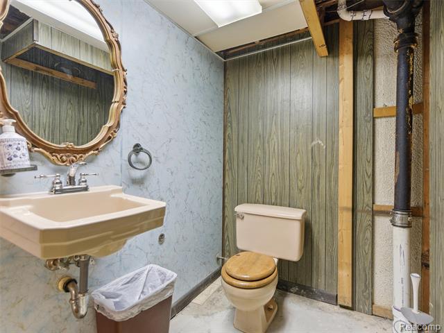 Builiding view fourteen for 25300 Loretta, Warren, MI. 48091