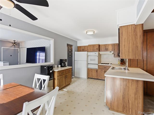 Builiding view ten for 25300 Loretta, Warren, MI. 48091