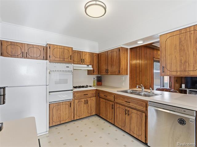 Builiding view thirteen for 25300 Loretta, Warren, MI. 48091