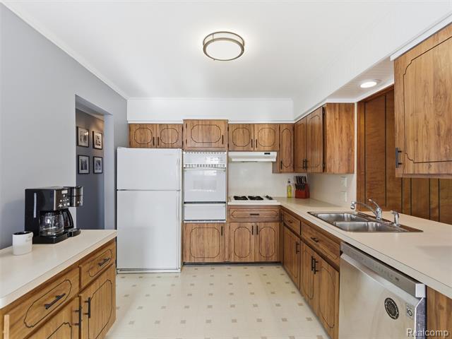 Builiding view twelve for 25300 Loretta, Warren, MI. 48091