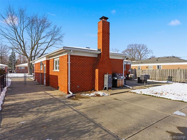 Builiding view twenty four for 25300 Loretta, Warren, MI. 48091