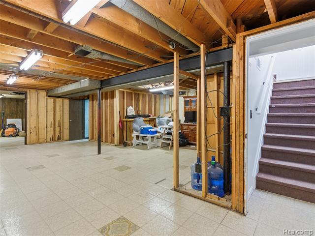 Builiding view twenty one for 25300 Loretta, Warren, MI. 48091