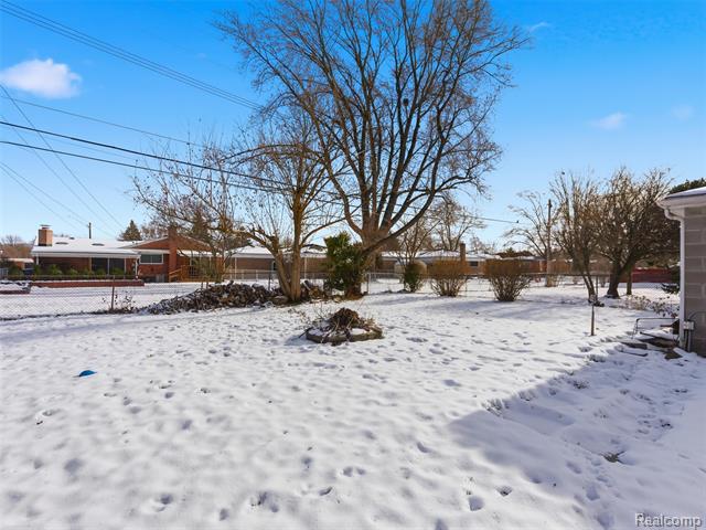 Builiding view twenty seven for 25300 Loretta, Warren, MI. 48091