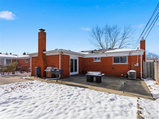 Builiding view twenty six for 25300 Loretta, Warren, MI. 48091